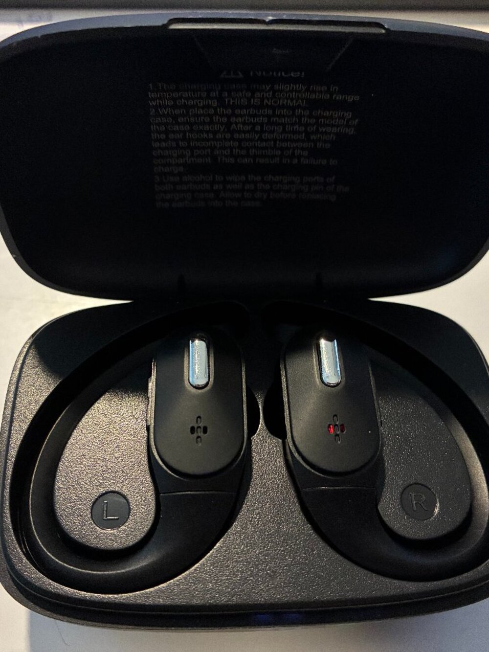 🎧 Wireless Bluetooth Earbuds — Great Condition!
